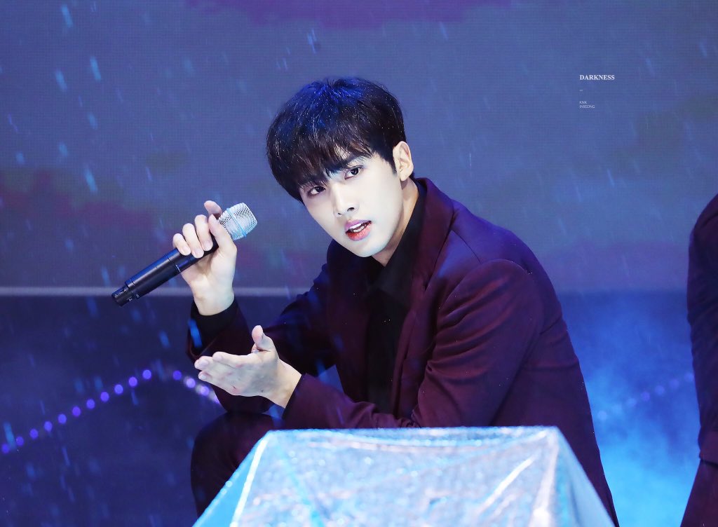 seongarchive's tweet photo. 181005 © darkness https://t.co/5KSKajA6az