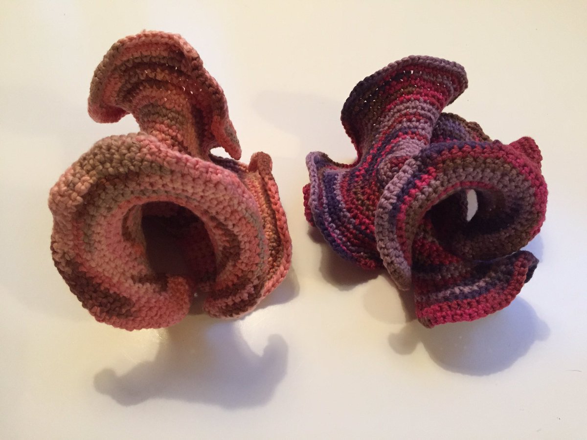 mathinyourfeet's tweet photo. 7 & 6 are kissing cousins. Both are made from the same amount of yarn. #hyperbolicplane #noneuclidean #geometry #mathart #mathyarns #mathoffthepage https://t.co/DgG92Uzphi