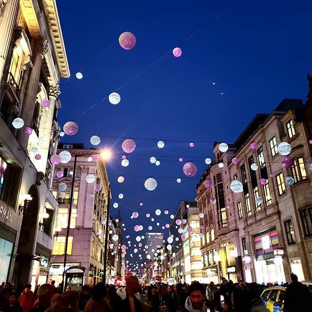 aydeetie's tweet photo. All of the lights https://t.co/q7yyjt87t8 https://t.co/glpXW2Ilwl