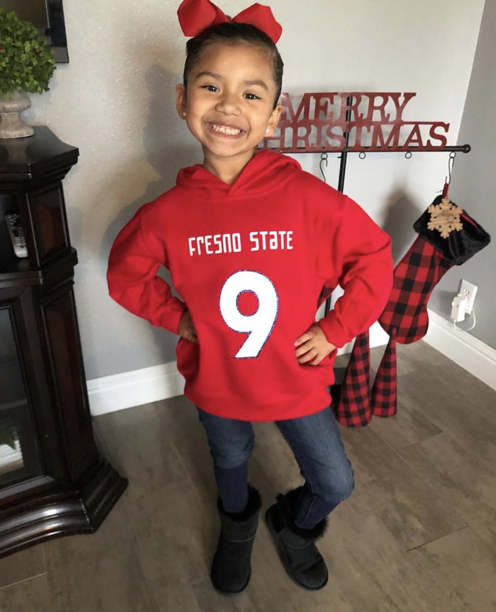 _jeffallison9's tweet photo. I am so blessed to have a great fan like ASHLYNNโค๏ธ๐ she have supported me all season and got a hoodie with my name on it..there is no better feeling than this. @3dhuerta there is no way to repay you all for the support and your wonderful daughter THANK YOU #9REASONZ #GDOGS https://t.co/3qwjCpN14I