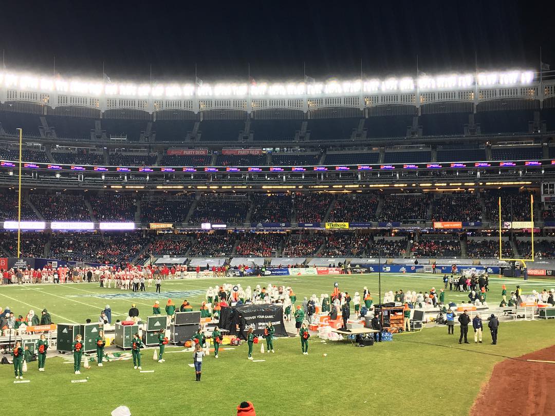 EmptySeatsPics's tweet image. Announced crowd of 37,821 for the 2018 New Era Pinstripe Bowl. #TicketsDistributed (last two: bit.ly/2SmOoqJ + bit.ly/2CBEFaF)