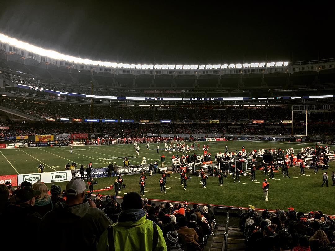 EmptySeatsPics's tweet image. Announced crowd of 37,821 for the 2018 New Era Pinstripe Bowl. #TicketsDistributed (last two: bit.ly/2SmOoqJ + bit.ly/2CBEFaF)