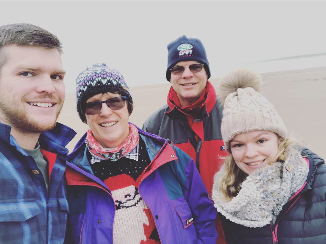 Katie_102's tweet photo. Christmas selfie on the beach! Lovely week with the family in Devon https://t.co/scA0OErPxv