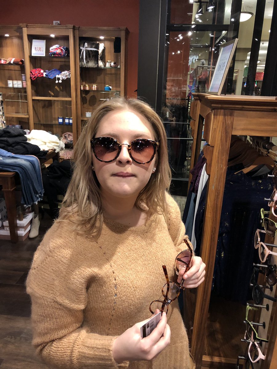 CalebWillis26's tweet photo. Who is she? https://t.co/zqLcn4aCne