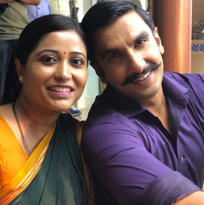 RanveeriansFC's tweet photo. #AalaaReAalaSimmbaAalaa #SimmbaToday

Bae with artist Nehika on the sets of #Simmba 😍 

‘Aalaa Re Aalaa #Simmba Aalaa....Fun &amp; Masti during Shooting #RanveerSingh &amp; Me # Ramoji Filmcity Hyderabad # Thanks to #RohitShetty Sir &amp; Team...’ https://t.co/Zyb2pnLVfV
