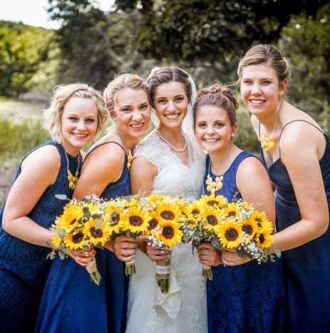Casual sunflower #DIY weddingl bouquets you can do!  #DIYweddingflowers flowersfloralflorist.com/ff/rustic_wedd…