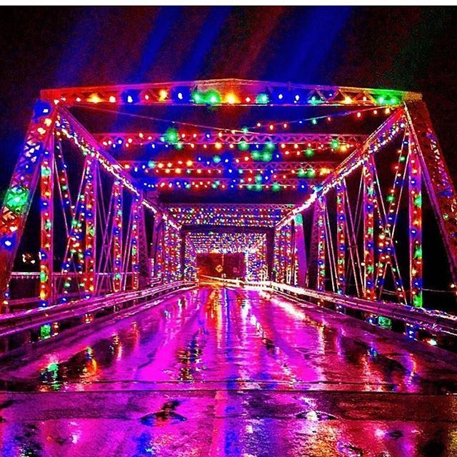 waynefrankel's tweet photo. Saugatuck River Bridge, CT. #happyholidays🎄 #lights #bridge #river #saugatuck #exited😍 #ctbound #realestateagents #connecticutliving #lovexit #realestateagent #residualincome https://t.co/XrxHdanRS7 https://t.co/wFRmnI7Adf