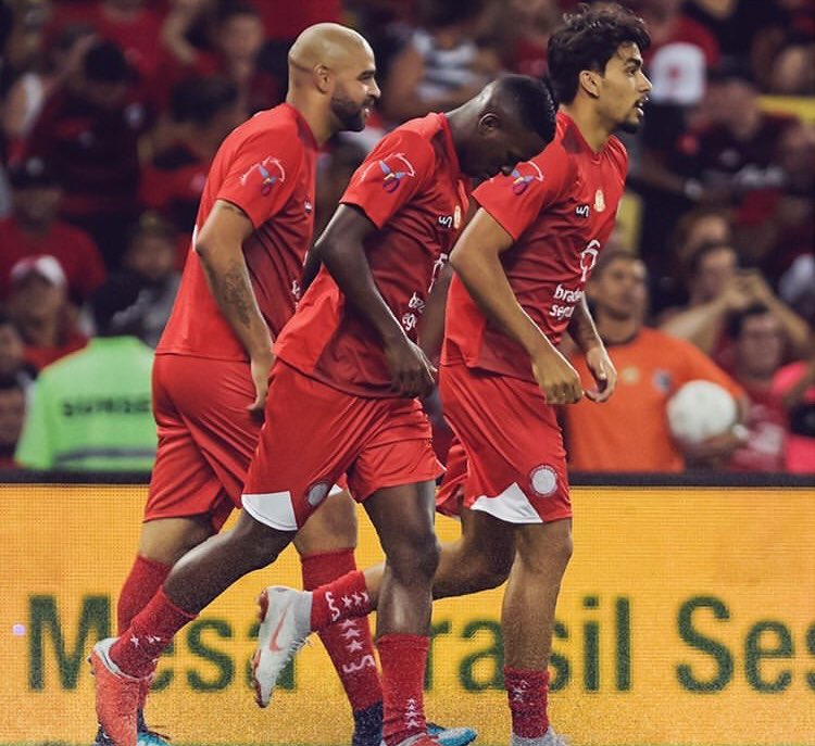 FlaGalaxy's tweet photo. Será que esse trio daria certo? 🤔 https://t.co/oBJWUsE1FE