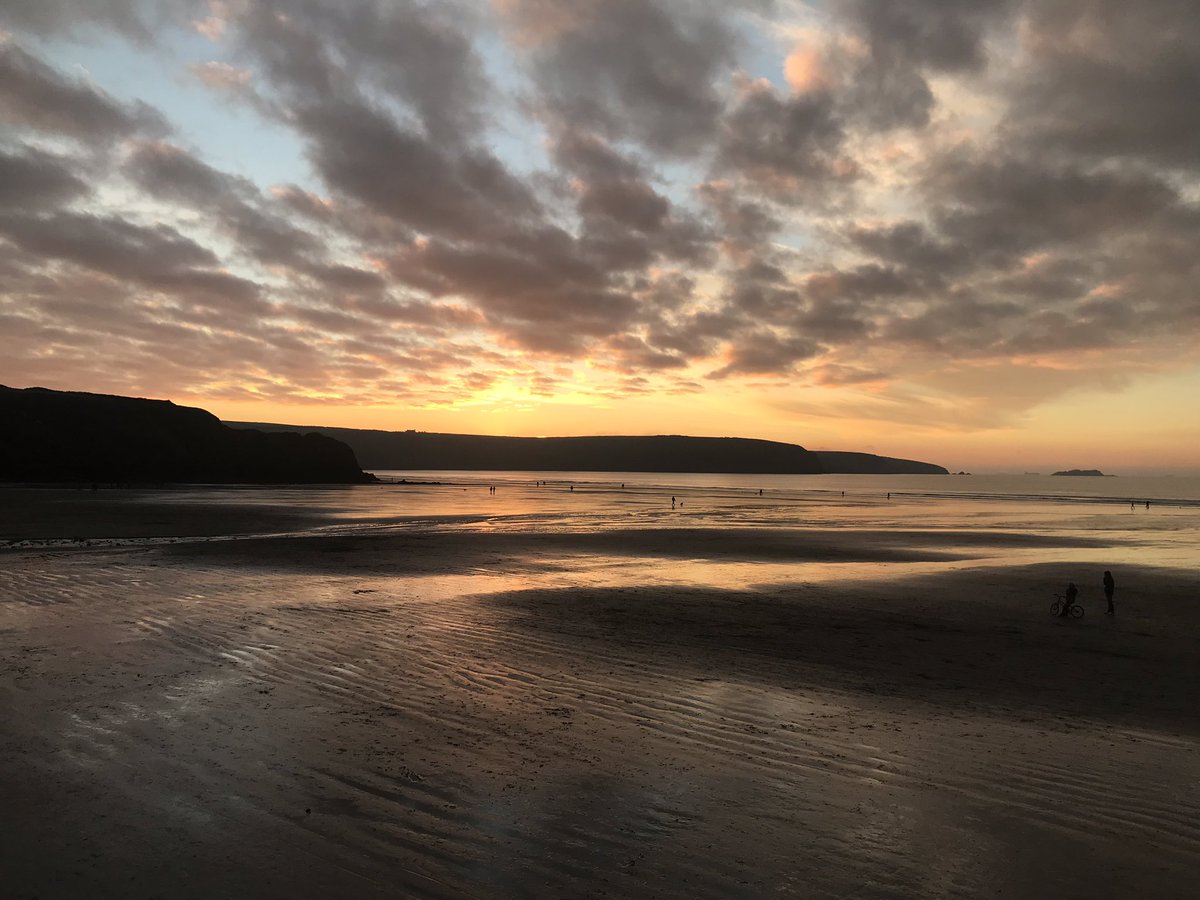 vickydello's tweet photo. Christmas at home @inpembrokeshire #nature #beauty #seaair #home @PembsCoast @VisitPembs https://t.co/FvtjLXuHyq