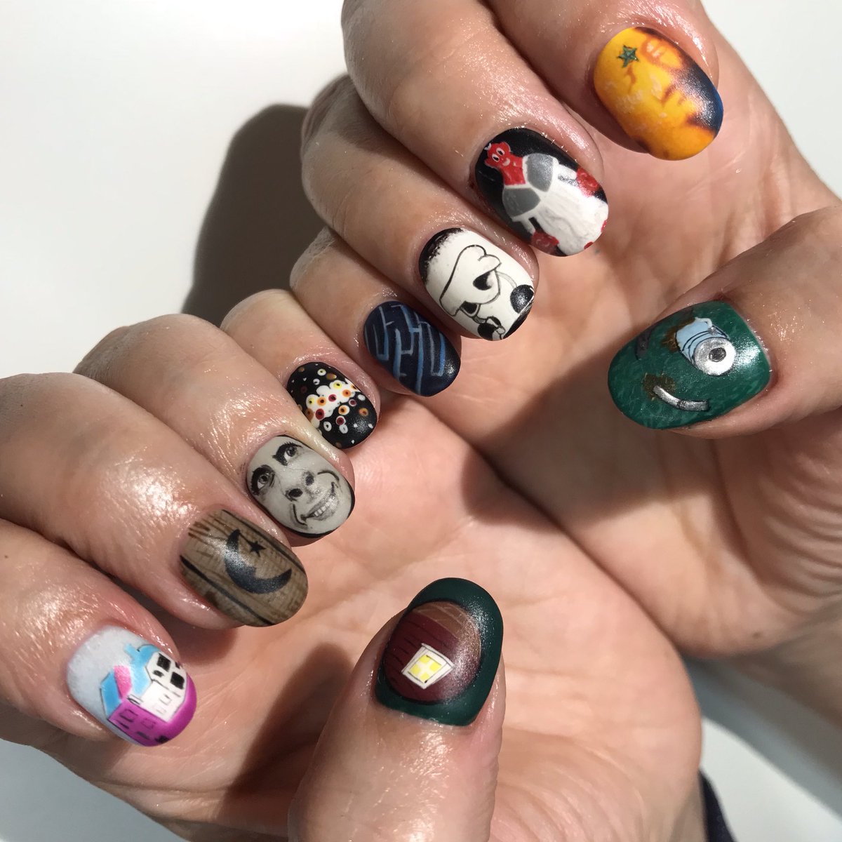 HappyBee3's tweet photo. Merry Phishmas Eve Y’all! Everyone’s got their outfits picked out but me...I have my nails done and that’s it. Check out these insane nails from my girl Savannah! #phish #Phishmsg #Phishnails #phishchicks #YEMSG2018 https://t.co/JQBvAYcY3R