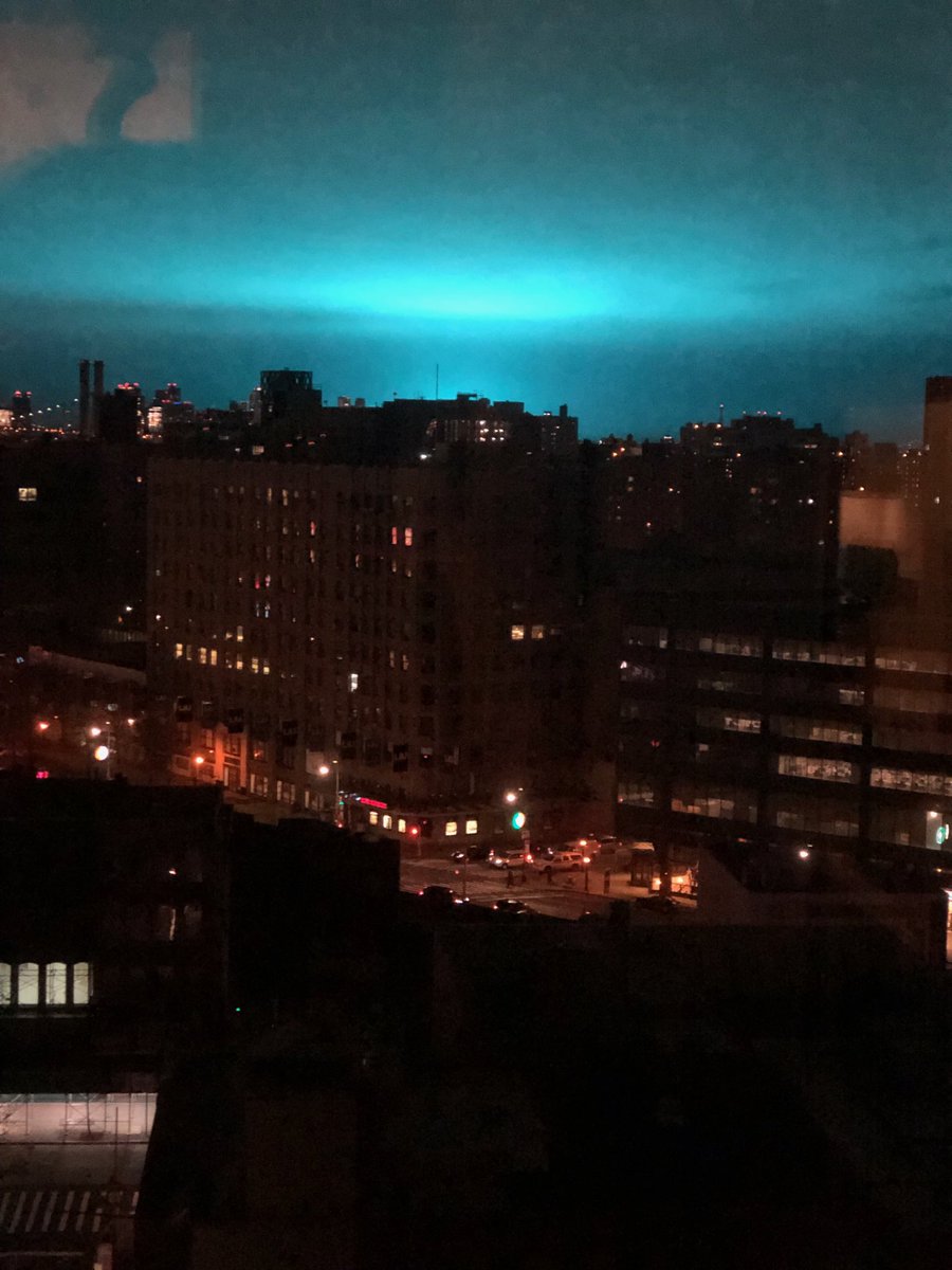 SchneiderKJ's tweet photo. Anyone else see this blue light in the sky just now in Brooklyn or NYC?
#trippystuff #Skyline https://t.co/wc8USw3REj