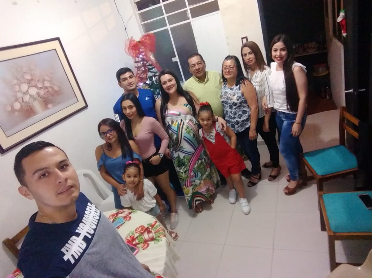 jdgr_07's tweet photo. Navidad en Familia 🎄❤ https://t.co/jVGs7YkSKy