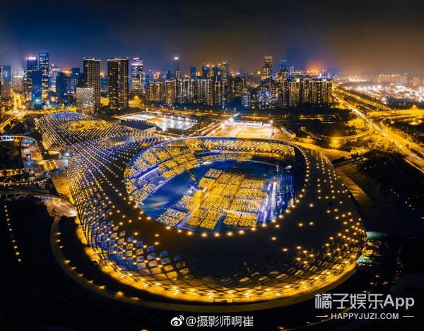 8KLIFE's tweet photo. Outside KPOP: In early November, Luhan podcast his concert like in Tencent, over 32 million people watch the show, and 5.31 billion mentions among netizens. His stadium tour bring 100K people from 3 shows, the tickets sold out in 32 seconds! https://t.co/ps7fwIeQoO