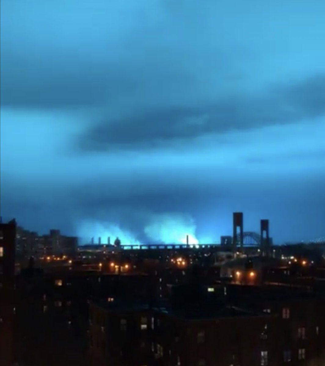 What could be this blue light coming from Queens?! #nyc <a href="/CBSNews/">CBS News</a>
