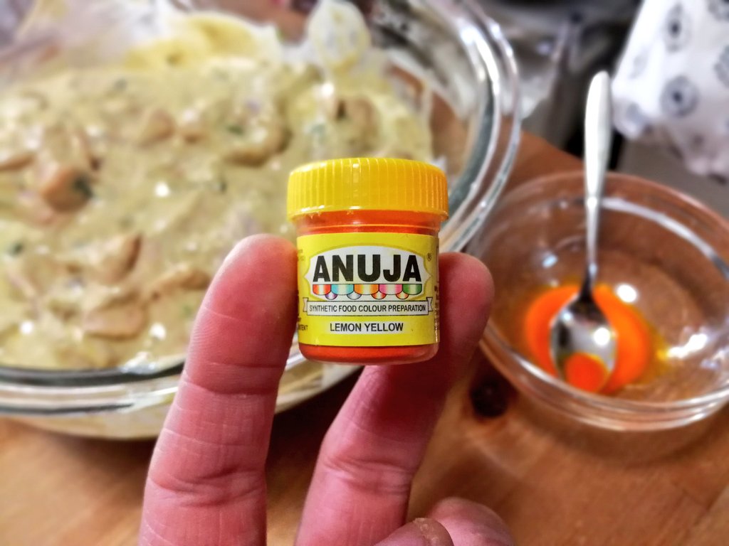 マダラさん 使い方のよくわからないインドの食紅を使うためにビリヤニ仕込みました めちゃくちゃオレンジになってどれくらいが適量なのかわかんね T Co Pxleqmwxzi Twitter