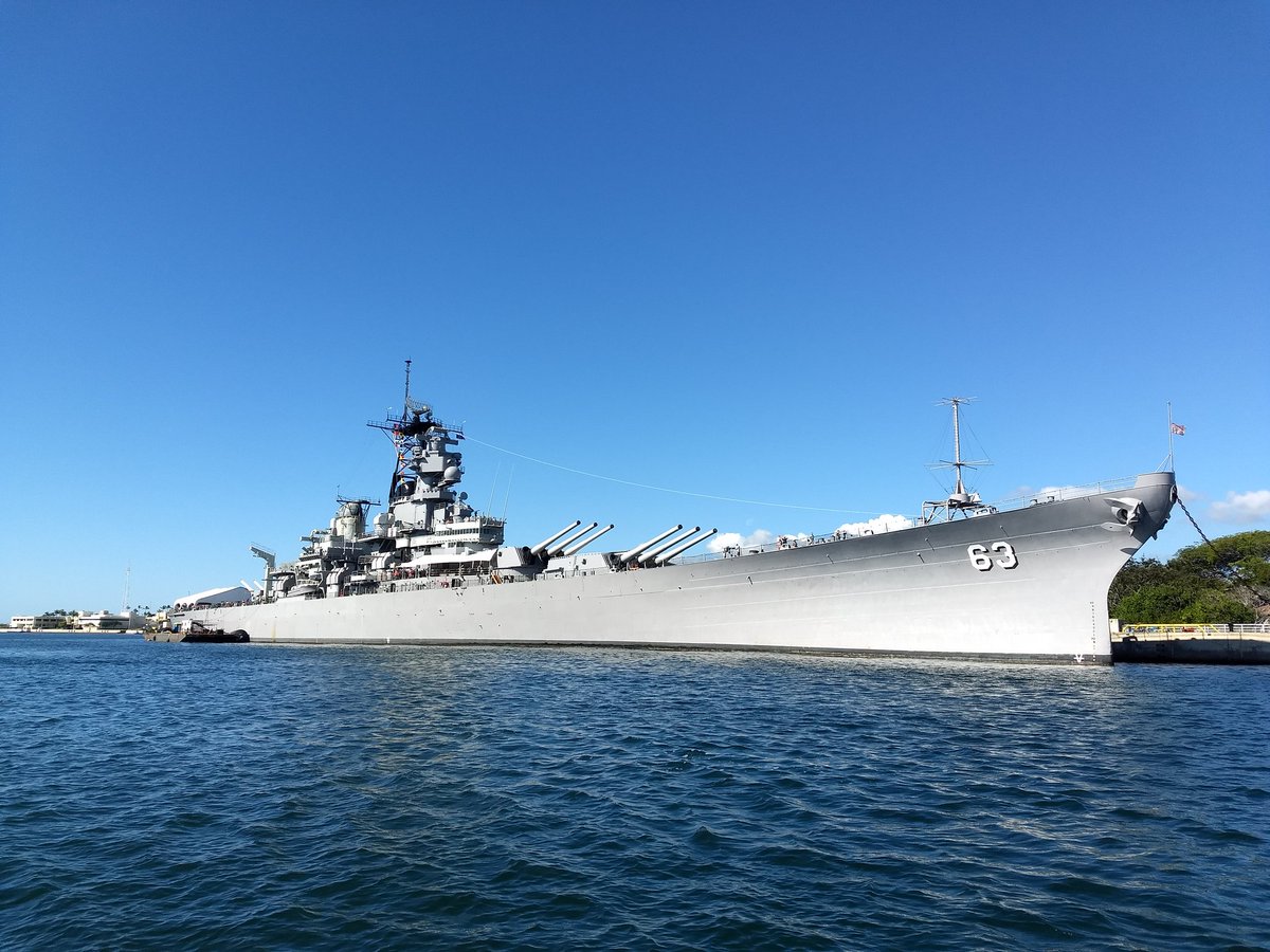 Jokerscuckoo's tweet photo. One last stop before we headed home and glad we did. The loading platform was under construction so we couldn't board the memorial but we got to go out on the water to get a good look.
#Hawaii #TheArizona #PearlHarbor https://t.co/pI1WJq3UBb