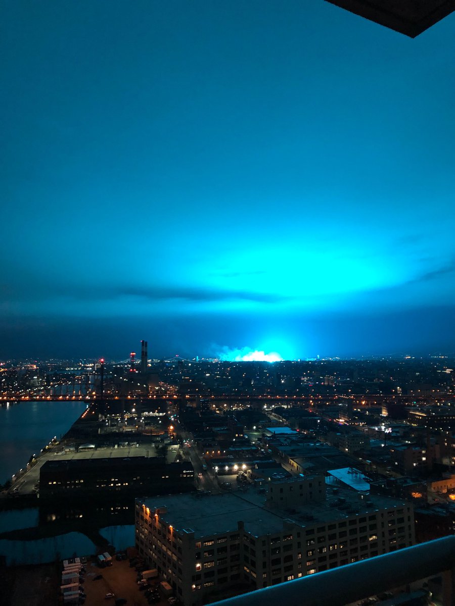 BreakingNews's tweet image. NYPD says the bright blue glow lighting up the New York City area is caused by a transformer explosion at a Con Ed energy company power plant in Queens. nbcnews.to/2CBvuqC