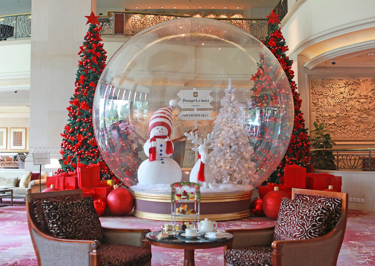 Celebrate the most wonderful time of the year at <a href="/ShangriLaJKT/">Shangri-La Jakarta</a> with your friends and families.
Save 30% for dining at our restaurants, laundry and SPA.

Book now at bit.ly/SLJ_Festive

#ShangrilaJKT #ShangrilaWonderland