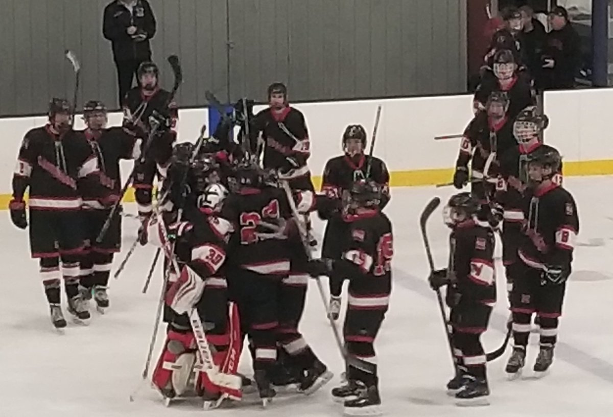 HeadersHockey's tweet photo. Final Cape Ann Savings Bank Holiday Tournament: Headers 8 Gloucester 3. Headers win the 2018 tournament! @MHSMagicians_AD @PhilStacey_SN @bscooper60 @HNIBonline @MassHSHockey @MassNZ @NEC_HighSchools https://t.co/uVkCstzvy3
