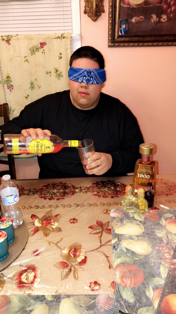 corridosybandas's tweet photo. ─¿No ves que el alcohol te hace daño?
Yo: https://t.co/VhNKl4VWlR