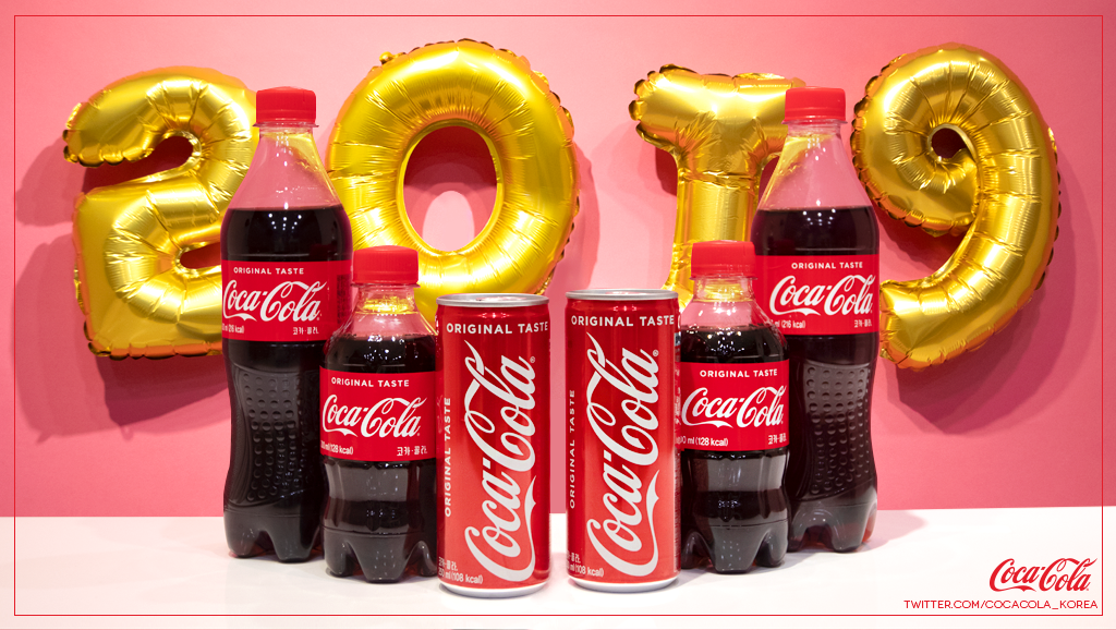 아듀 2018, HAPPY NEW YEAR!
 
올해도 코-크 트위터 사랑해주셔서 감사합니다!
2019년에는 우리 더 짜릿하게 만나요 ٩(๑❛ᴗ❛๑)۶