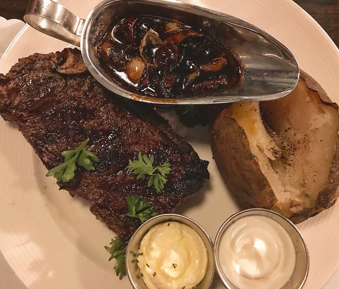 TheSeanShow317's tweet photo. Pre birthday / pre @Chiefs dinner at the place that invented the Kansas City Strip #blessed 🥩 #seaninanothercity #kc #beef gol https://t.co/qypMeiHKkW