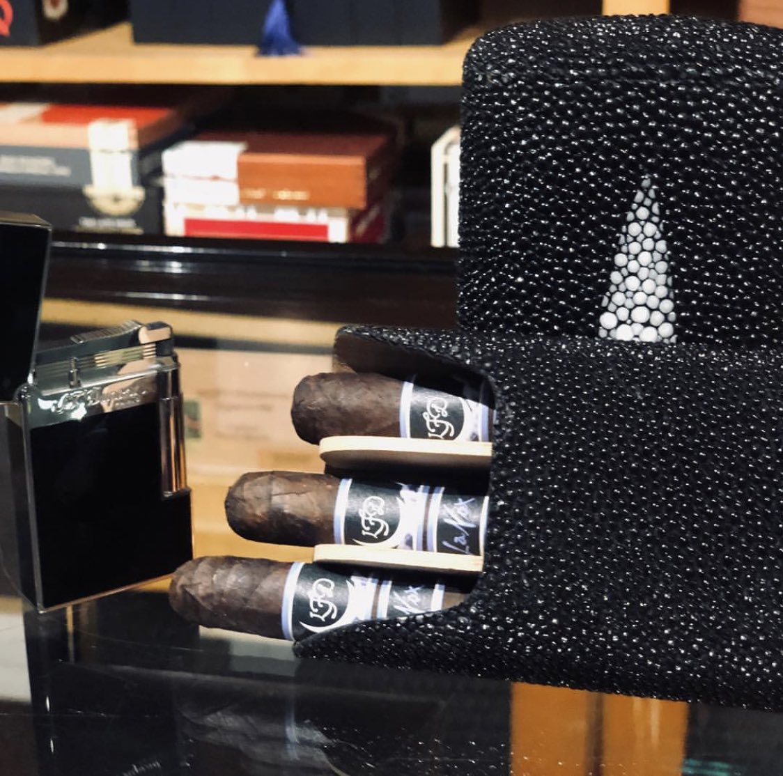 Own the night with @STDupont_off <a href="/brizardandco/">Brizard & Co.</a> and <a href="/LFDcigars/">La Flor Dominicana</a>