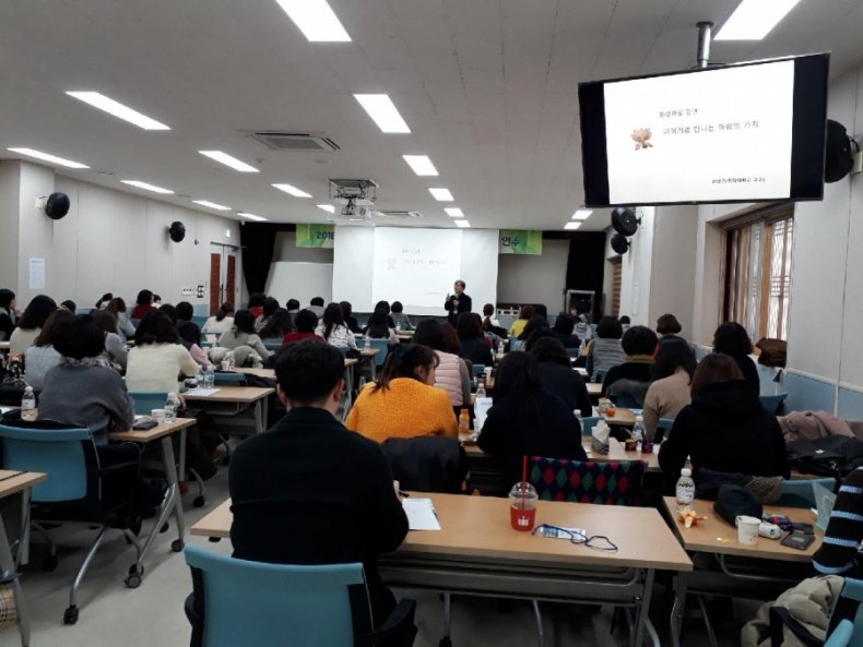 Qjt9bLr5CjXTtlI's tweet image. 놀이교육을 열어가는 유치원 유공교사 연수 #놀이교육 #유치원 #유공교사 #연수 #한국안전예방협회 #사회안전신문 #학교폭력예방신문 #이동훈기자 #학교폭력예방운동본부  -&amp;gt; 자세히보기safety24.kr/news/13282