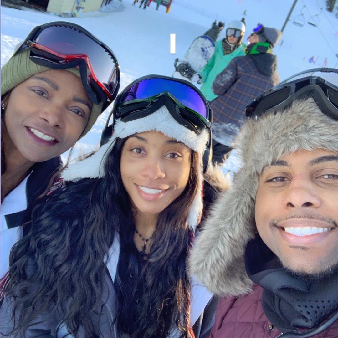 DynamiteTaylor1's tweet photo. Fun little get away for Christmas at Mammoth Mountain with the family. #snowblading #skiing #taylorfam #snowboarding #ilovesnow❄️ https://t.co/20k2imt3l8
