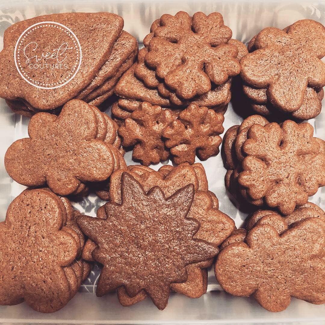 • G I N G E R B R E A D  C O O K I E S •
#cookies #cookie #cookieporn #cookiegram #bake #baking #galletas #sweets #christmascookies #xmascookies #navidad #gingerbreadcookies #galletasdenavidad #galletasdejengibre #sugarcookies #sweetcouturesmx