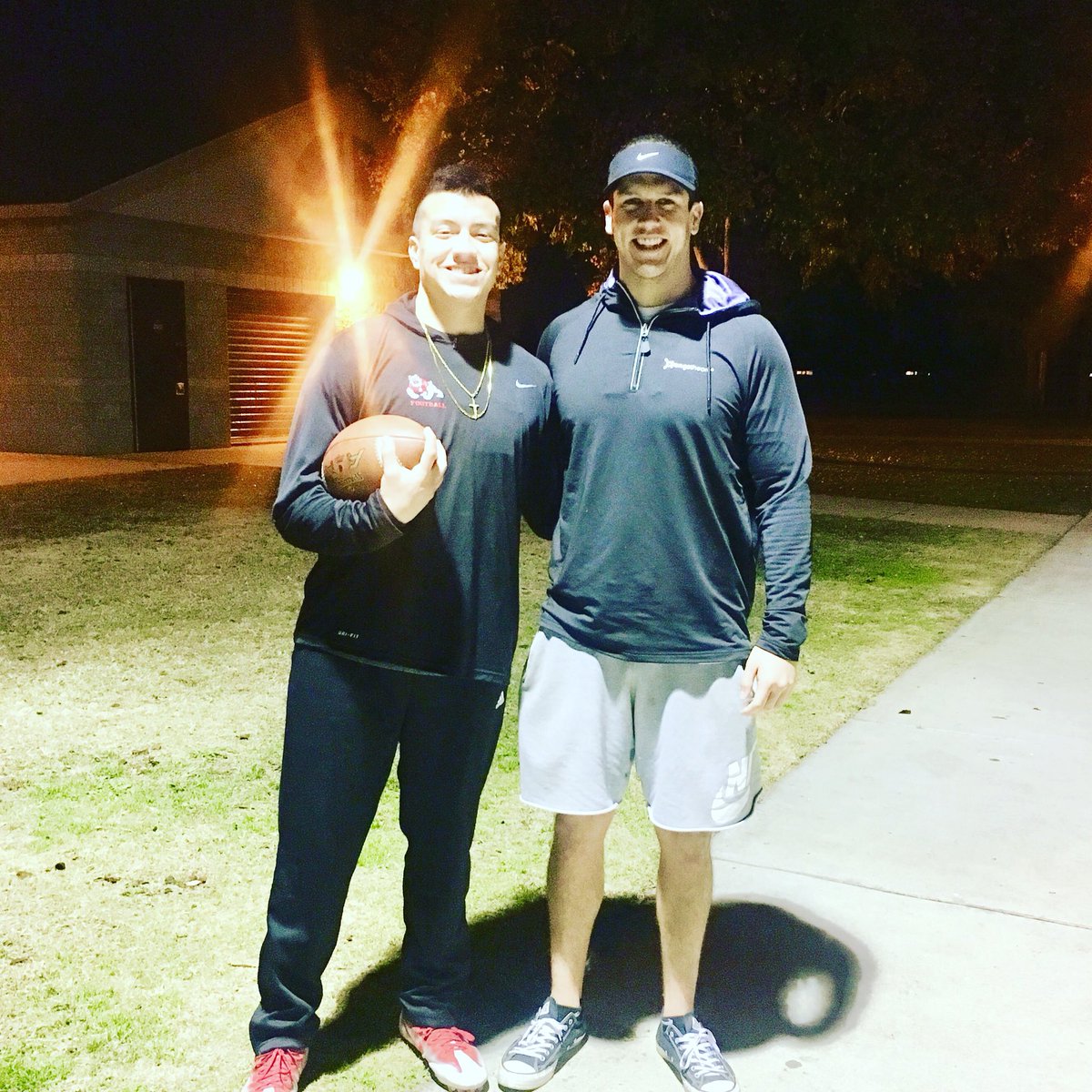 CoachPhil34's tweet photo. Ry Had a Great Workout with This Great Young Man! Big brother Cole Mazza @cmazza58_rt . Thank You!#RollTide #PatsUp🇺🇸👆🏼 #WillBeSeeingHimAgainSnappingSoon #ForgeOn @ryalvidrez34 https://t.co/iOEDmLu7Rq