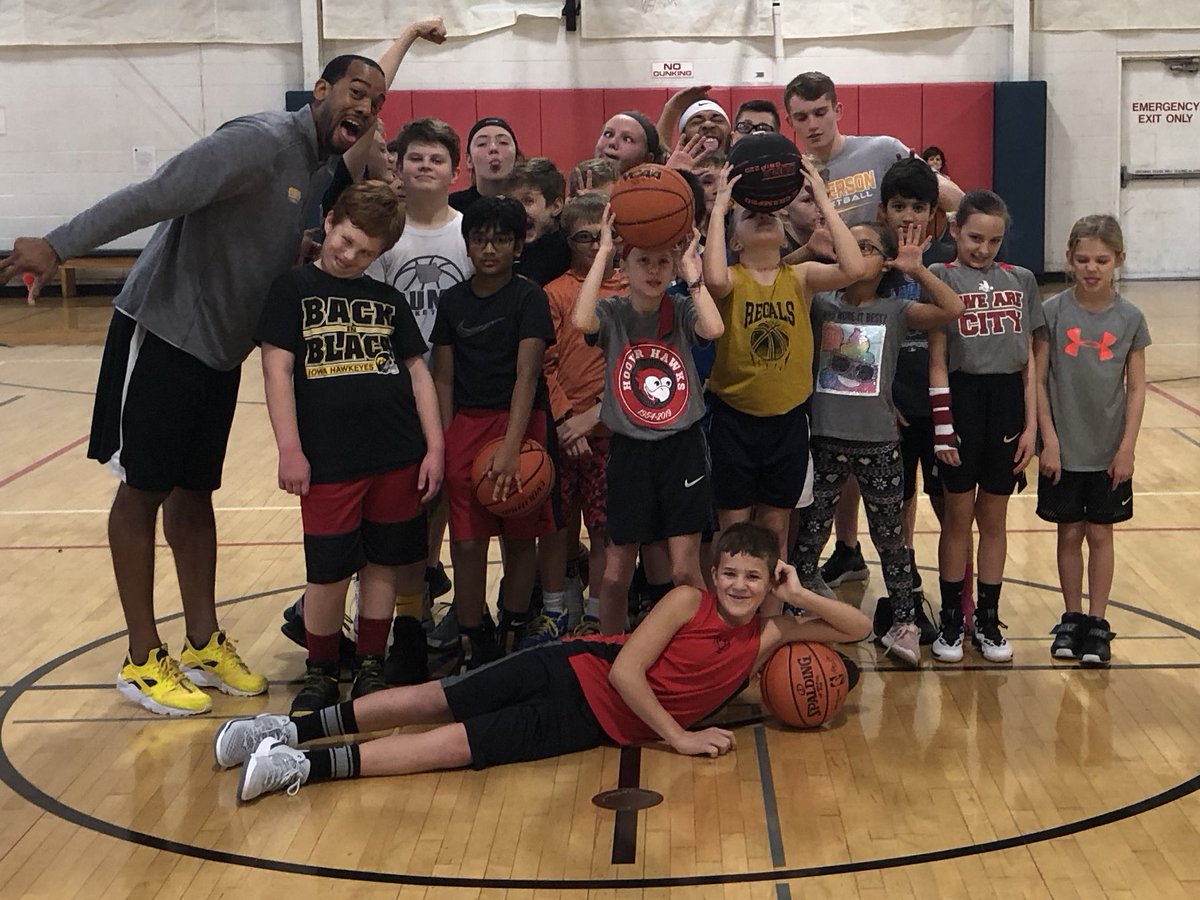 hendersonbball's tweet photo. 2nd and final day of Winter Break Skills Clinic in Iowa City! Very simple...we asked they give their best, give energy (hi 5’s) and they have fun! Thanks to a great group in Iowa City! Cedar Rapids you are on the clock...see ya tomorrow! https://t.co/ucUryy62Nu