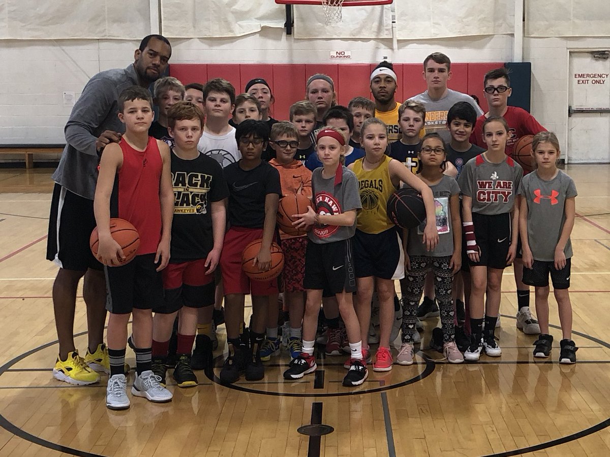 hendersonbball's tweet photo. 2nd and final day of Winter Break Skills Clinic in Iowa City! Very simple...we asked they give their best, give energy (hi 5’s) and they have fun! Thanks to a great group in Iowa City! Cedar Rapids you are on the clock...see ya tomorrow! https://t.co/ucUryy62Nu