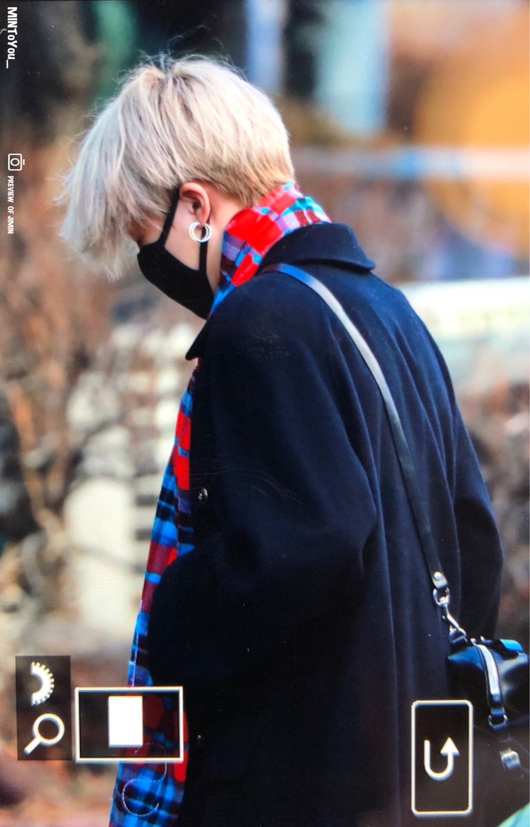 GetOnSwag's tweet photo. Jimin 181228

Chanel coat
Saint Laurent large ID convertible bag in black canvas

Suga 181228
BT21 Shooky padded long jacket
Tak.Ori - St.Moritz hat black https://t.co/mnvSVGTjXf