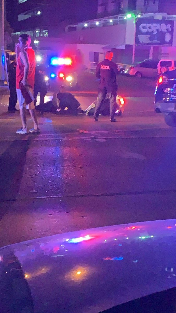 traficocpanama's tweet photo. [LOÚLTIMO] La Policía Nacional logra interceptar a una persona a la altura de la UTP tras una fuerte persecución, a lo largo de La Vía Tumba Muerto se escuchan detonaciones, a todos los conductores evitar esta ruta información en desarrollo. https://t.co/D40jLb7jzO