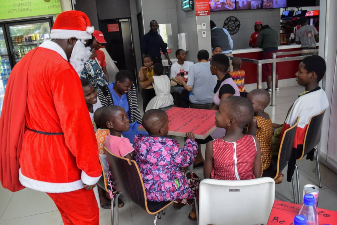 solomonkibz's tweet photo. Quick reminder:

@VivoEnergyUg  is still giving out prizes from all guys that shop from all participanting Shell shops and all #KFCz  until 31st Jan

#MoreReasonToLoveShell
#ShelllExtraCheer https://t.co/ZHHwOv4BpO