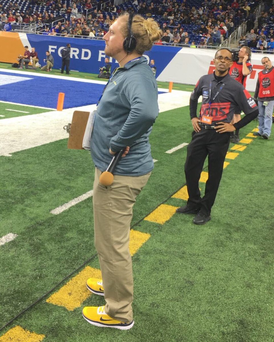 MattyMcFlye's tweet photo. Amazing experience working the sidelines of the @quicklanebowl π for @wjrradio with @fbtalk and @JoiqueBell in the broadcast booth!! Hopefully the first of many opportunities on a #football sideline!! π»πThanks for taking the time to talk post game @Coach_Fleck! #QLB2018 https://t.co/A0oK8OKEI5