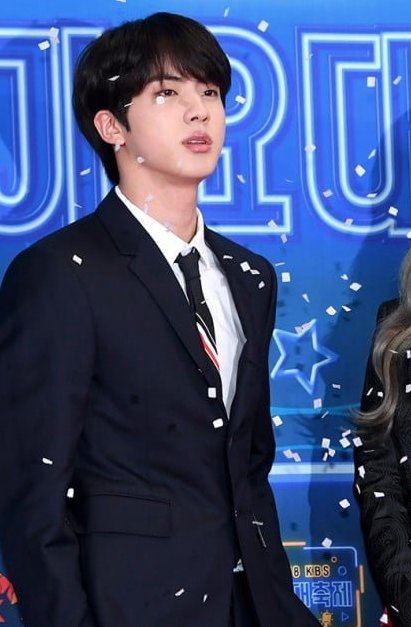 eatjini's tweet photo. jin's confetti event from various angles 

#MCSeokjinReturns https://t.co/jaZyQKy9Km