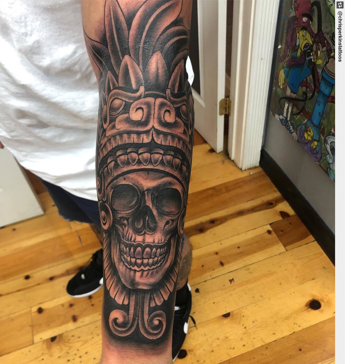 tattooness_com's tweet photo. Aztec joint on the boy today #simmsink #haywardtattooshop #blackandgrey #tattooartist #tattoo #inked #ink #tattooart #tattoos https://t.co/7AMLUSpfeY