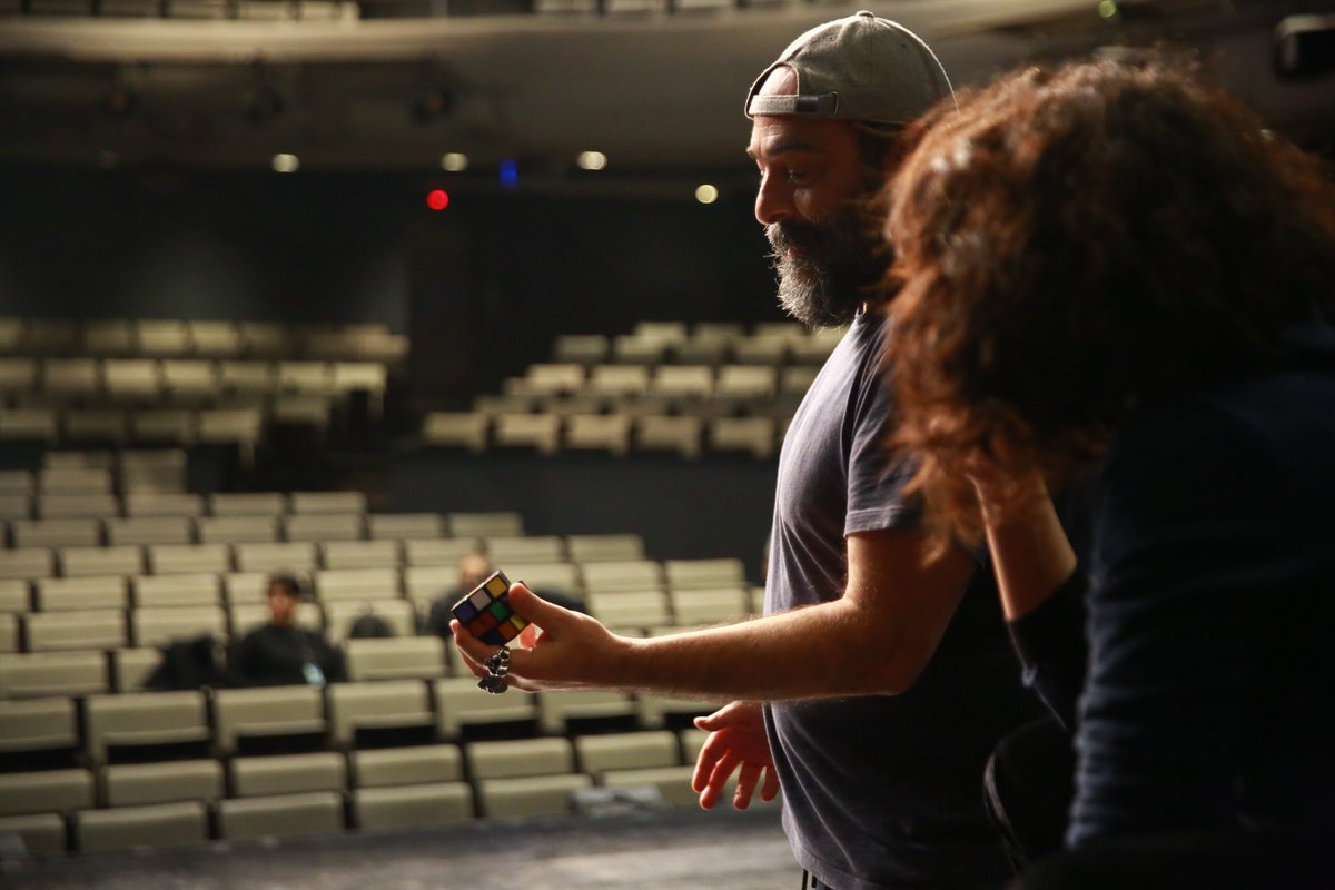 Murat Daltaban yönetmenliğinde dehşet verici ve dokunaklı bir ilk aşk hikâyesi: "Let the Right One In”, 5 Şubat’ta PSM’de perde açıyor. PSM prodüksiyonu ve DOT işbirliğiyle hayata geçen oyunun biletleri satışta!  #burasıPSM <a href="/dottiyatro/">DOT / DOT Theatre</a> bit.ly/2QRfcTv