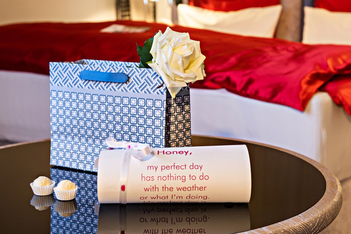 Preidlhof's tweet photo. 🌹giving &amp; getting #presents! Surprise you loved one with some relaxing days or calming treatments at our Pridlhof Luxury DolceVita Resort!

https://t.co/yP2piHrWcU

#beststartinto2019 #happynewyear #voucher #preidlhof #natruns #naturno #wellness #treatments #festive #partytime https://t.co/A5mkBlwAH7