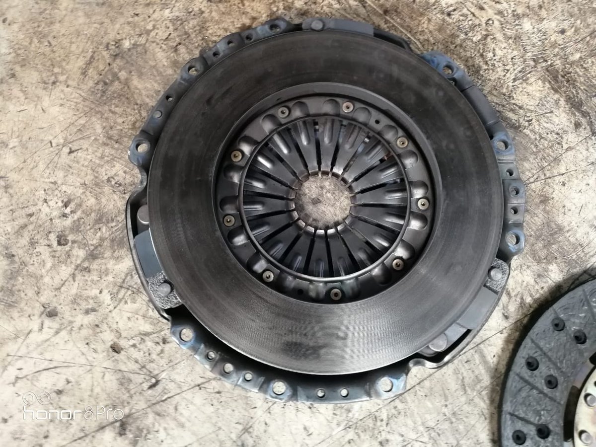 dhaneshnair's tweet image. The vehicles i have owned include a @toyota corolla, @SkodaIndia Rapid, @Hyundai Elantra, @Jeep Cherokee. But @MahindraXUV500 seems worst in quality. How is a #5k run top end Xuv fails as shown - @GoenkaPk , @anandmahindra #qualityissue #newvehicle #madeinindia #5k