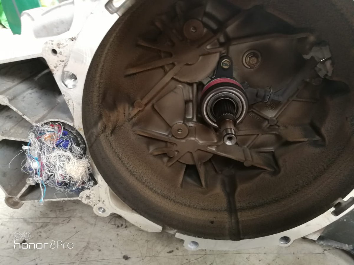 dhaneshnair's tweet image. The vehicles i have owned include a @toyota corolla, @SkodaIndia Rapid, @Hyundai Elantra, @Jeep Cherokee. But @MahindraXUV500 seems worst in quality. How is a #5k run top end Xuv fails as shown - @GoenkaPk , @anandmahindra #qualityissue #newvehicle #madeinindia #5k