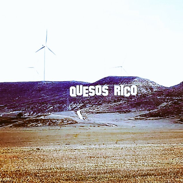 ¡¡¡¡POR FIN....!!!!! hoy estamos de estreno. Ha costado mucho tiempo, dinero y papeleo pero por fin lo tenemos.... el nuevo cartel de QUESOS RICO en las laderas de la montaña de Villasilos.
Agradecer al Ayuntamiento de Castrojeriz y en especial al alcalde de Villasilos. Gracias