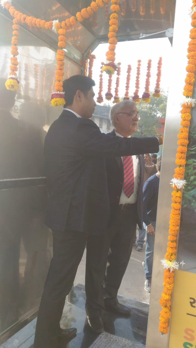 smartcityrajkot's tweet image. @Secretary_MoHUA inspecting the Smart Toilet, 1st e toilet at Rajkot. #smartrajkot #MyCleanIndia #SwachhBharat @MoHUA_India @SwachhBharatGov @PMOIndia  @CMOGuj @swachhgujarat