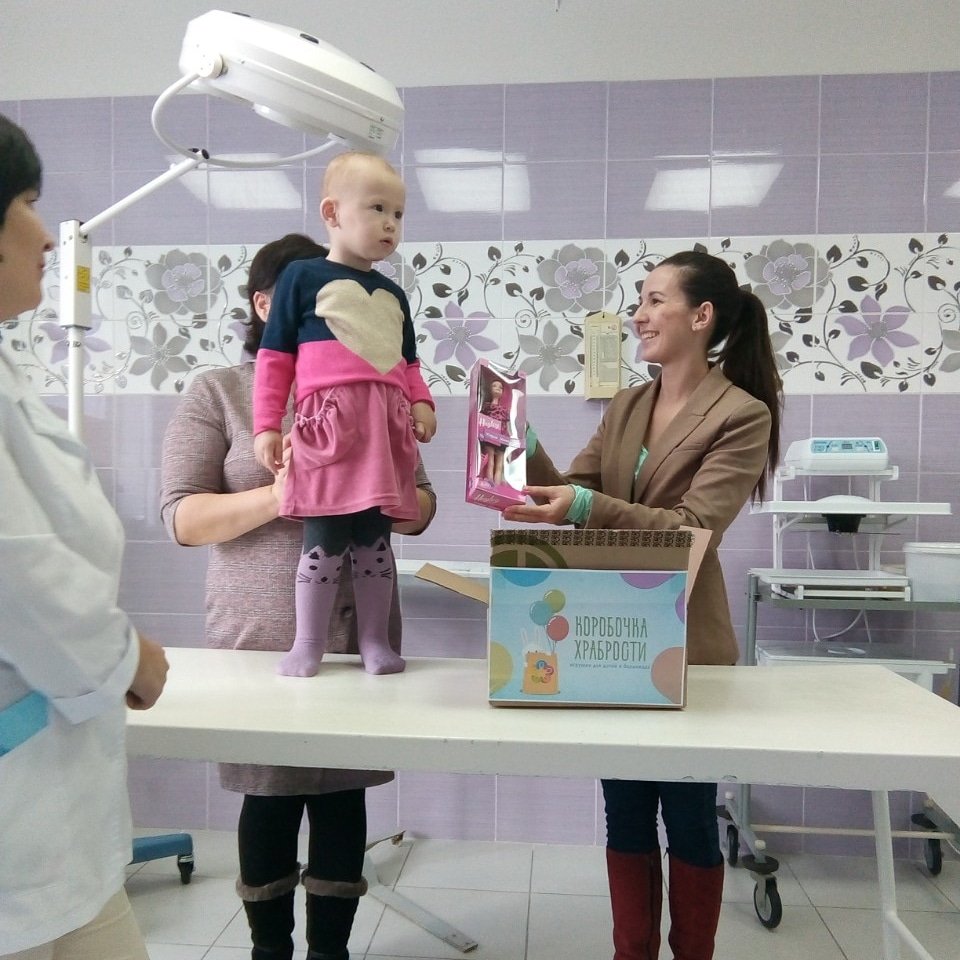 В рамках недели социальных инициатив, проходящей в Ульяновской области, сотрудниками ОГАУСО "Геронтологический центр" были вручены подарки в "Коробку храбрости"  в Поликлиническое отделение №2 ГКБ1.