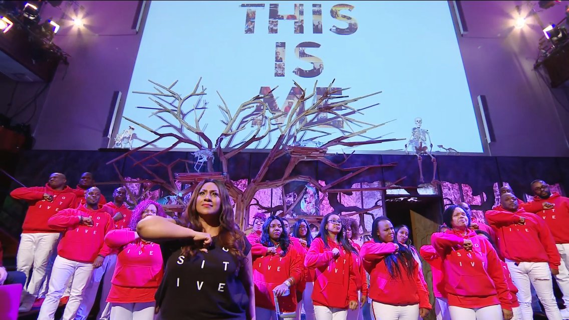 LauraVoak's tweet photo. If you're a @GreatestShowman fan, get ready for the ultimate singalong on the
#xmaslectures at 8pm on @BBCFOUR tonight! https://t.co/Ze9rHez0Bt