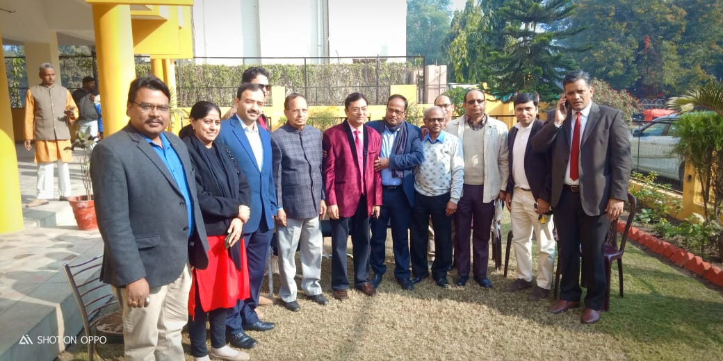 Apsolabs's tweet photo. #APSOLABS movement  with Prof.#Suryakant (Head of Dept. Respiratory Medicine and Pulmonary Critical Care KGMC Lucknow)and Mr.#Brijesh Pathak (#Law #Minister Uttar Pradesh) at IMA Bhavan Lucknow
Courtesy: APSOLABS ING.L&amp;A.BOSCHI,ITALY
#OXY99 #PORTABLE #Oxygen #Cylinder and #Can https://t.co/Y6NdHVjIm9