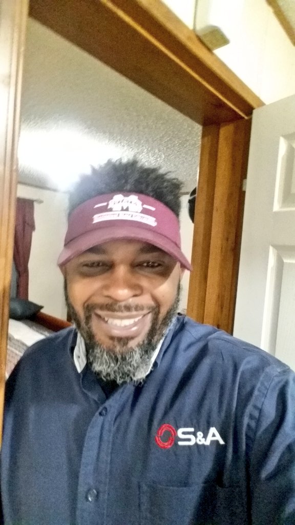 ilove2fish4bass's tweet image. Happy #MaroonFriday!  As of right now, we are 4 days 6hrs 4mins 32secs away from the @outbackbowl #TampaFlordia! Hope all have a very wonderful safe and Blessed day! Let's get this paper! #WorkFlo #TampaDawgs #RoadDawgs #HailState 🐶🕭🏈✔💯🏆👌😎
