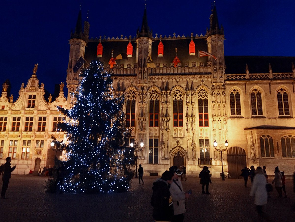 TweakYourSpace's tweet image. Love Paris at Christmas time!